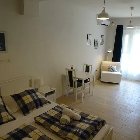 Job Apartment *