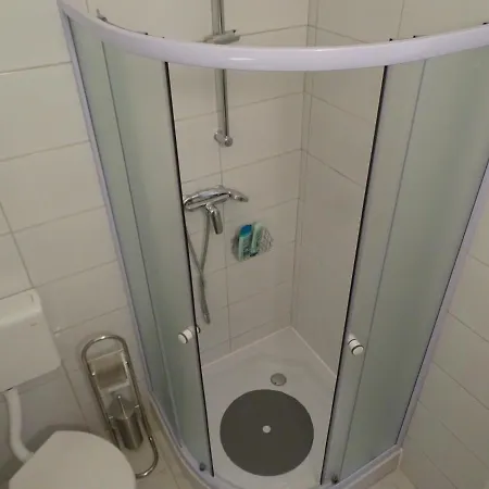 Job Apartment *